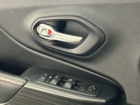 Used 2016 Jeep Cherokee Trailhawk w/ Comfort/Convenience Group AWD/4WD image 19