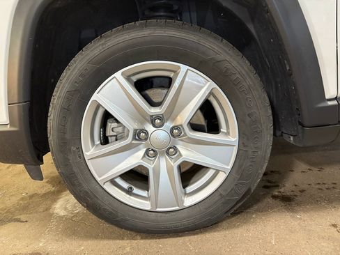 Used 2022 Jeep Compass Latitude image 21