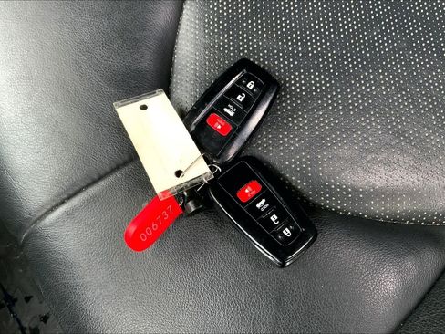 Used 2020 Toyota Camry XSE image 14