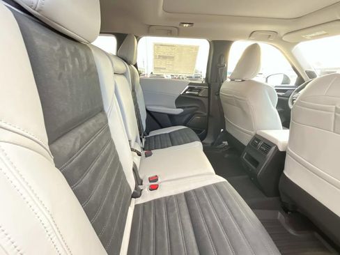 New 2026 Mitsubishi Outlander SE AWD/4WD image 16