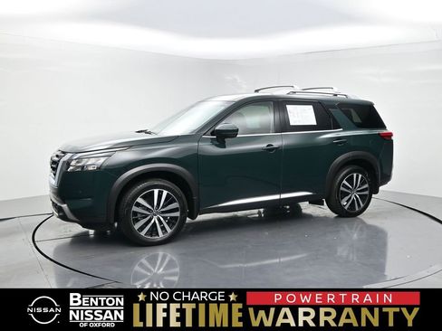 Used 2025 Nissan Pathfinder Platinum w/ Cargo Package AWD/4WD image 1