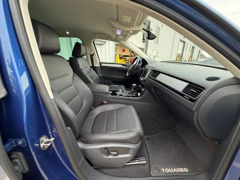 Used 2016 Volkswagen Touareg Sport AWD/4WD image 20