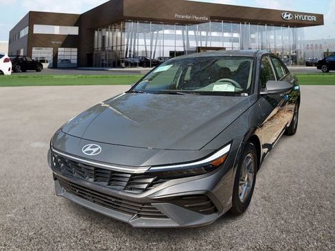 New 2026 Hyundai Elantra SE FWD image 1