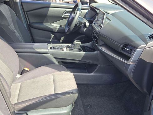 Used 2026 Nissan Rogue SV image 4