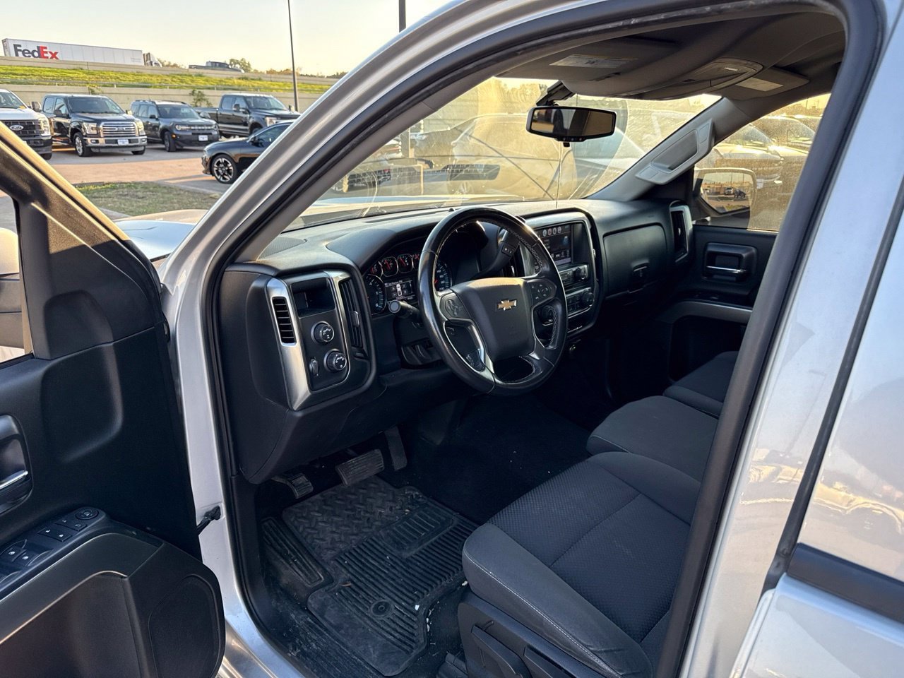 Used 2018 Chevrolet Silverado 1500 LT AWD/4WD image 19
