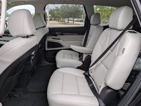 New 2025 Kia Telluride EX image 16