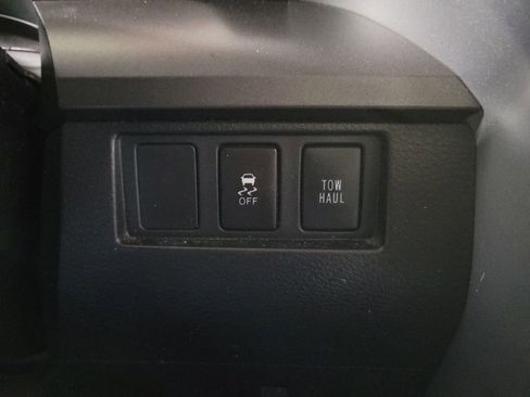 Used 2015 Toyota Tundra SR5 w/ SR5 Upgrade Package AWD/4WD image 16