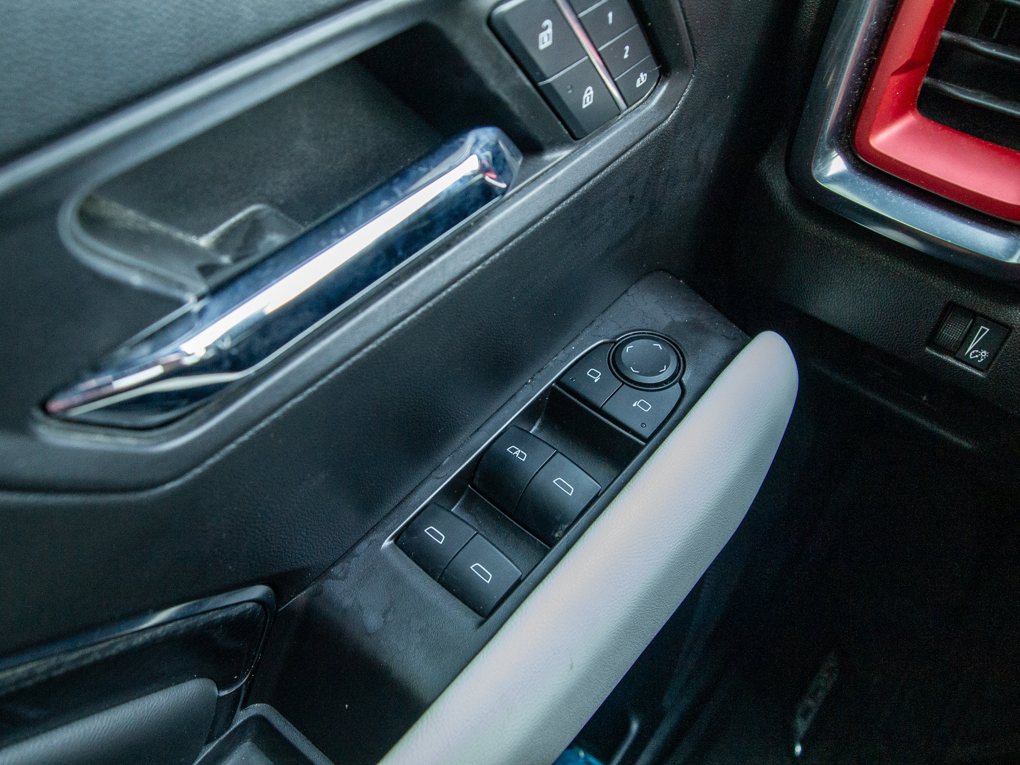 Used 2024 GMC Canyon AT4X AWD/4WD image 12