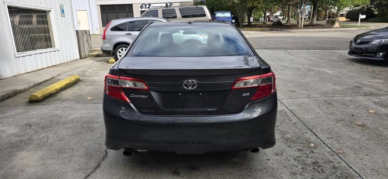 Used 2012 Toyota Camry SE FWD image 4