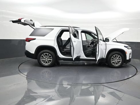 Used 2023 Chevrolet Traverse LT FWD image 33