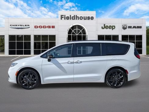 Used 2025 Chrysler Pacifica Limited FWD image 9