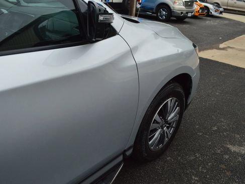 Used 2019 Nissan Pathfinder SV AWD/4WD image 10