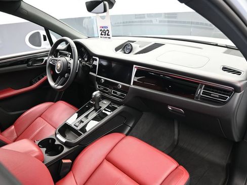 Used 2025 Porsche Macan AWD/4WD image 24