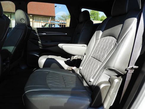 Used 2023 Buick Enclave Avenir w/ Trailering Package, 5000 lbs. AWD/4WD image 23
