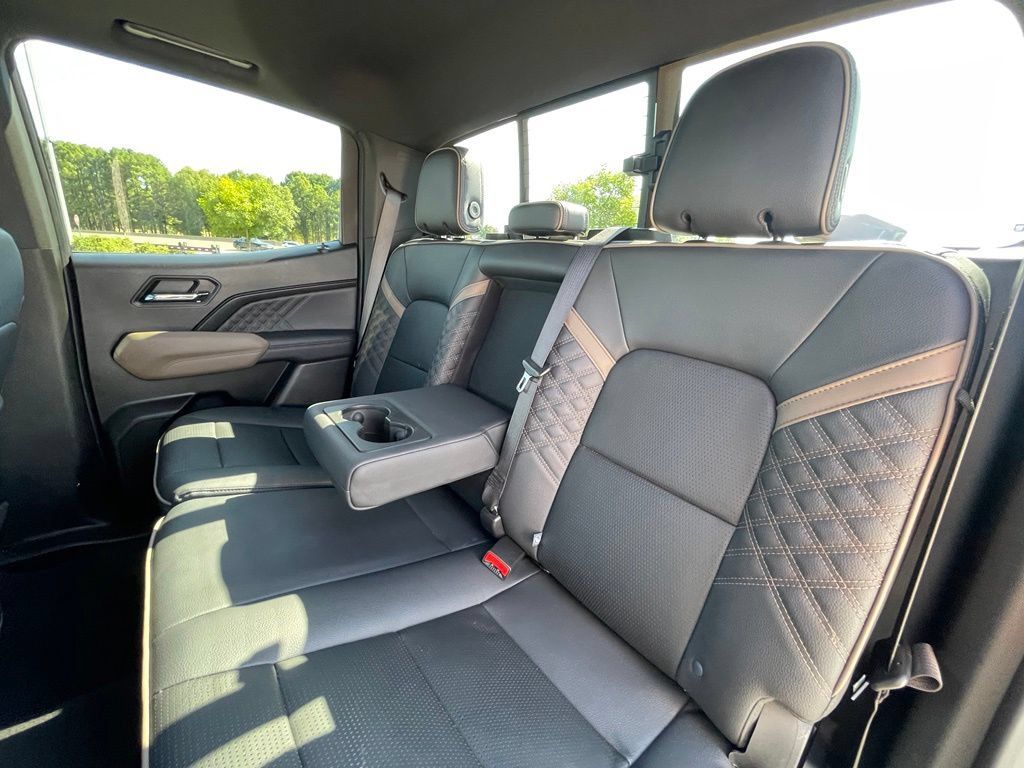 Used 2024 GMC Canyon Denali AWD/4WD image 25