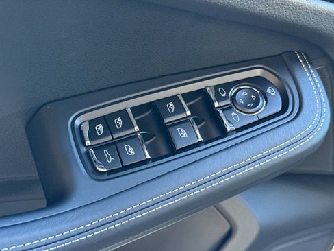 Certified 2026 Porsche Macan AWD/4WD image 13