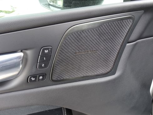 Used 2022 Volvo XC60 B6 R-Design w/ Advanced Package image 17