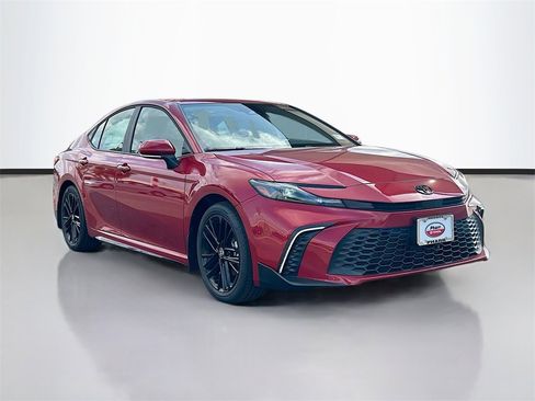 New 2025 Toyota Camry SE image 3