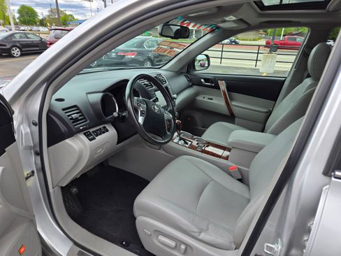 Used 2012 Toyota Highlander Limited image 4