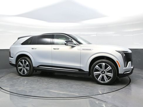 Certified 2025 Cadillac Escalade IQ Luxury 2 image 8