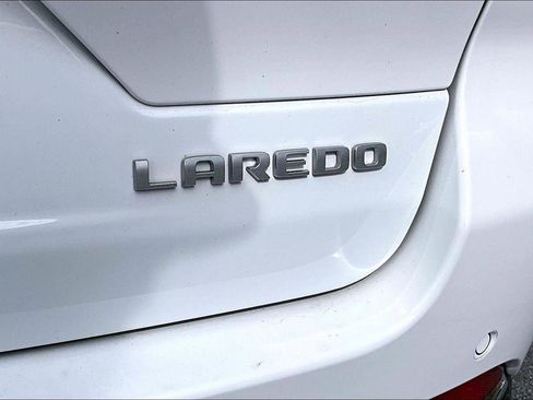 Certified 2025 Jeep Grand Cherokee Laredo X w/ Luxury Tech Group I AWD/4WD image 8