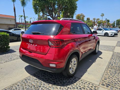 Used 2020 Hyundai Venue SEL w/ Convenience Package FWD image 5