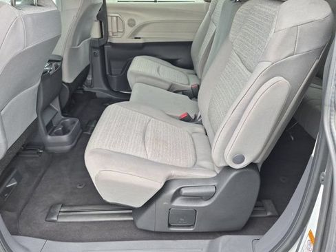 Certified 2022 Toyota Sienna LE FWD image 15