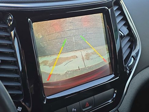 Used 2019 Jeep Cherokee High Altitude image 25