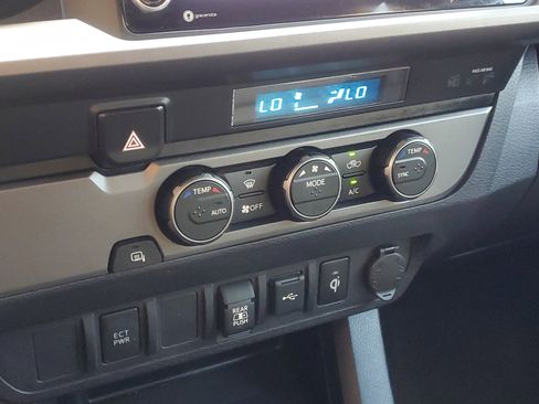 Used 2021 Toyota Tacoma TRD Off-Road image 27