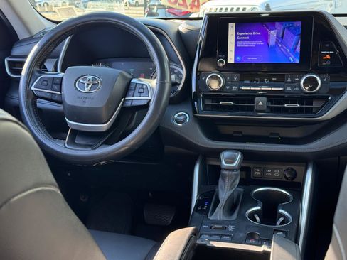 Used 2023 Toyota Highlander XLE image 28
