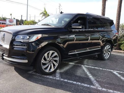 Used 2023 Lincoln Navigator Reserve AWD/4WD image 3