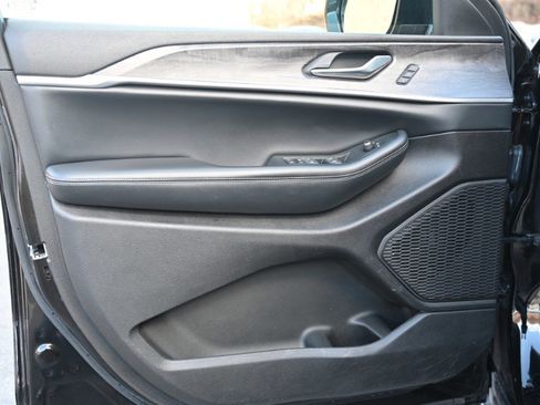 Used 2024 Jeep Grand Cherokee L Limited w/ Luxury Tech Group II image 24