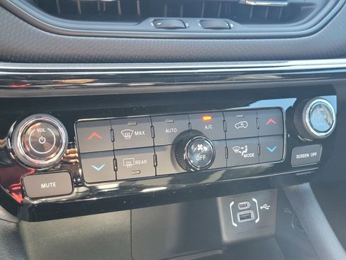 New 2026 Jeep Compass Latitude AWD/4WD image 16