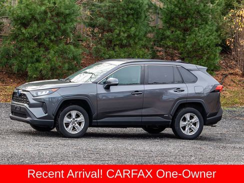 Used 2021 Toyota RAV4 LE image 3