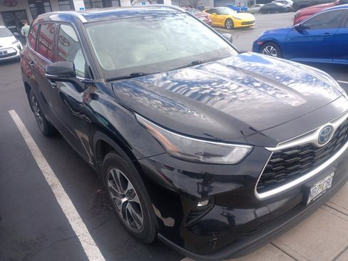 Used 2022 Toyota Highlander XLE image 1
