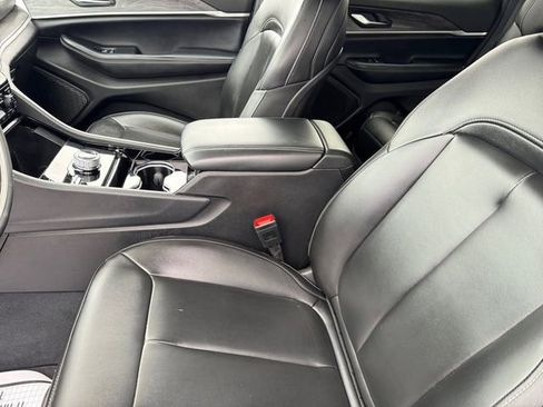 Certified 2023 Jeep Grand Cherokee Limited w/ Black Appearance Package image 23