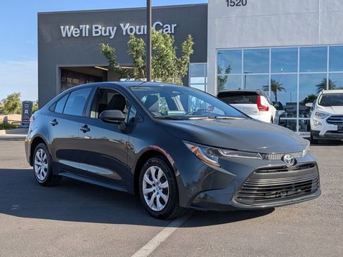 Used 2024 Toyota Corolla LE image 3