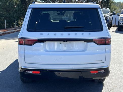 Used 2024 Jeep Wagoneer L Series III w/ Flexible Seating Group image 15