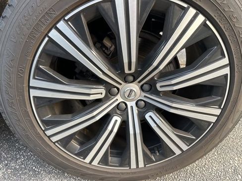 Used 2023 Volvo XC90 B6 Plus image 6