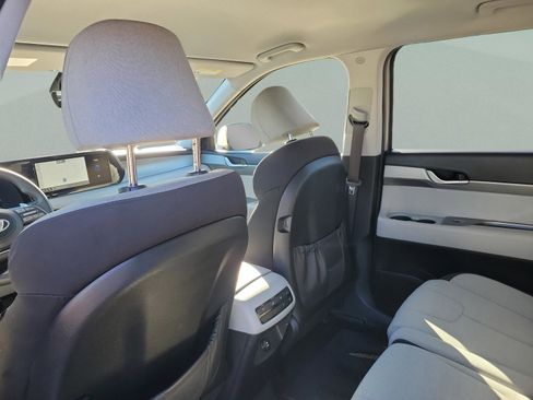 Certified 2023 Hyundai Palisade SE image 6