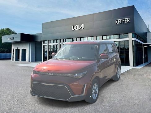 Used 2024 Kia Soul LX w/ Option Group 015 FWD image 1