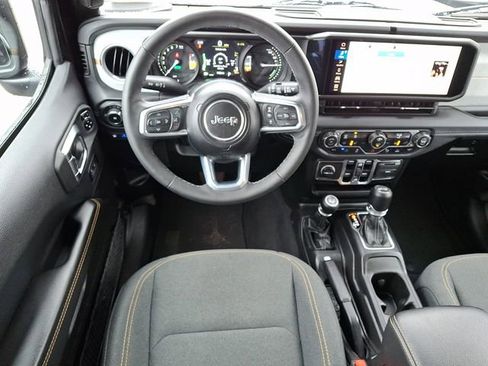 Used 2025 Jeep Wrangler Unlimited Sahara w/ Safety Group image 13