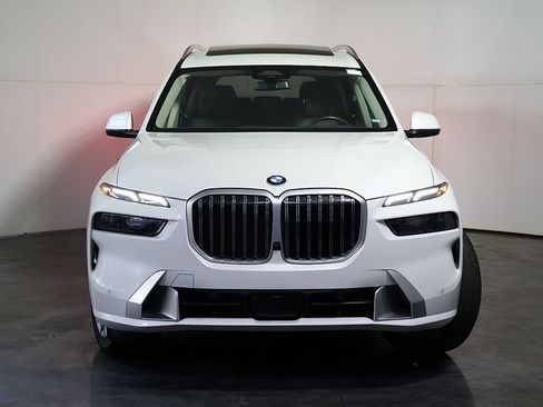 Used 2025 BMW X7 xDrive40i AWD/4WD image 9