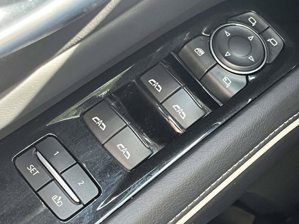 Used 2021 Cadillac Escalade ESV Premium Luxury AWD/4WD image 32