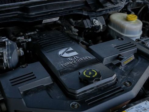 Used 2015 RAM 2500 Laramie w/ Protection Group image 32