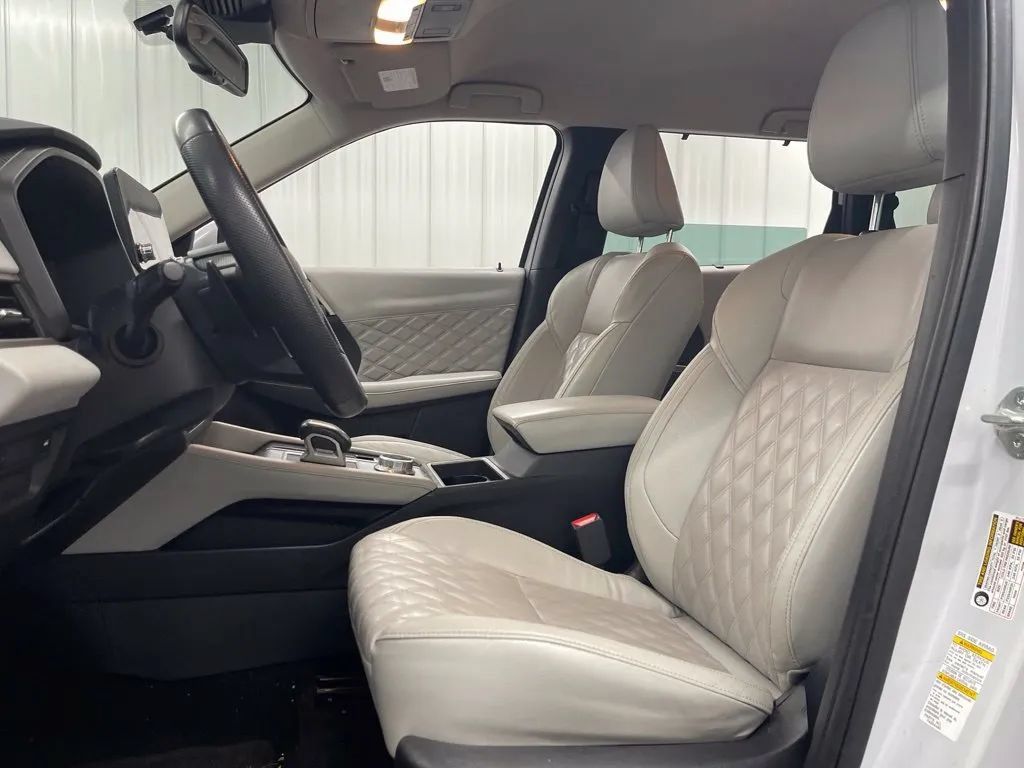 Used 2023 Mitsubishi Outlander SEL AWD/4WD image 10