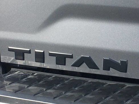 Used 2019 Nissan Titan SL w/ Midnight Edition image 10