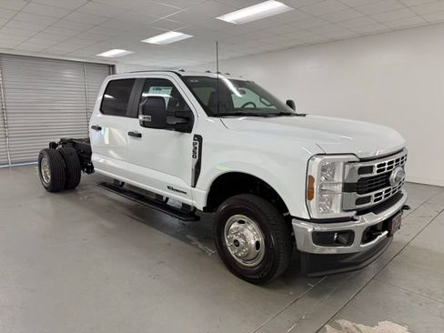 New 2026 Ford F350 XL w/ XL Chrome Package image 3
