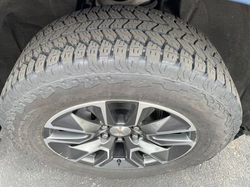 Used 2024 Chevrolet Silverado 1500 LT AWD/4WD image 19
