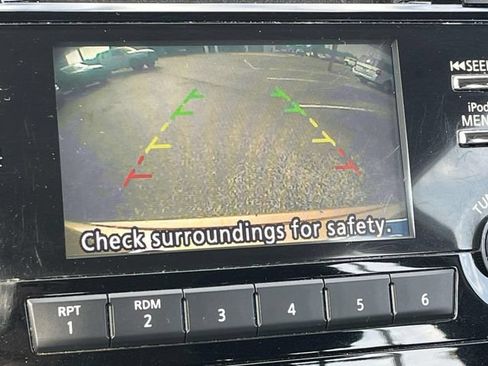 Used 2014 Nissan Rogue S FWD image 16